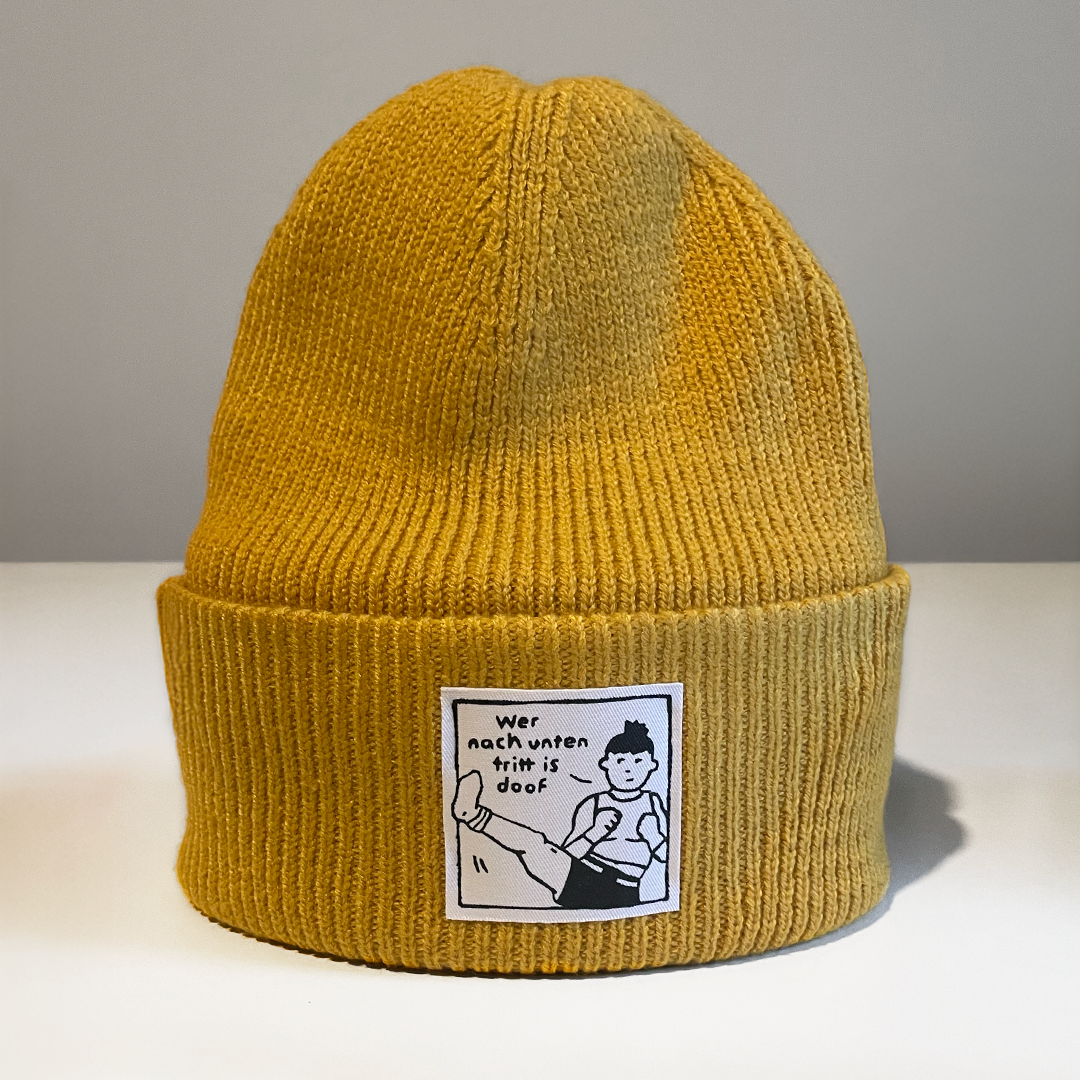 BEANIE Wer nach unten tritt is doof